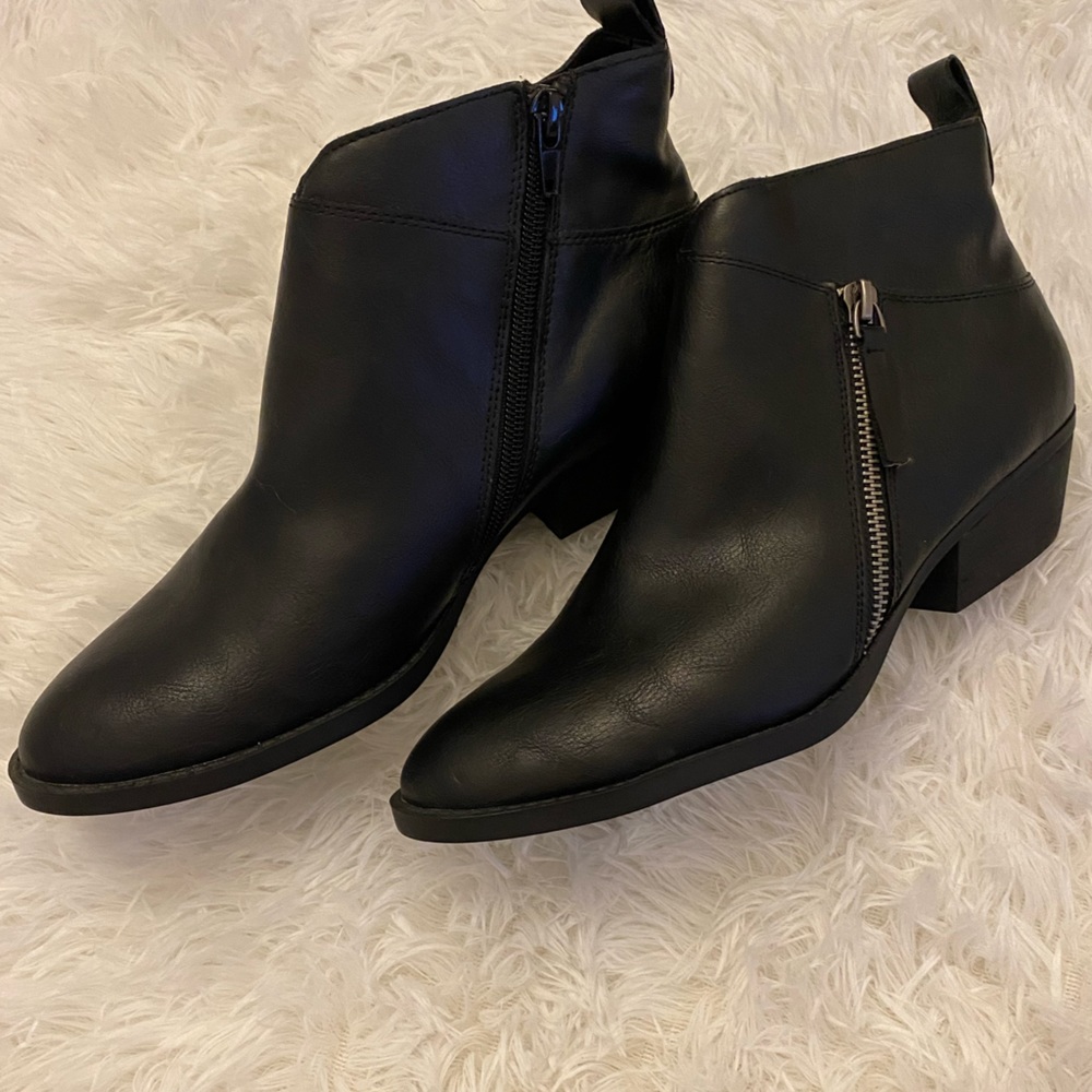Black Faux Leather Ankle Boots with Side Zipper Size 8